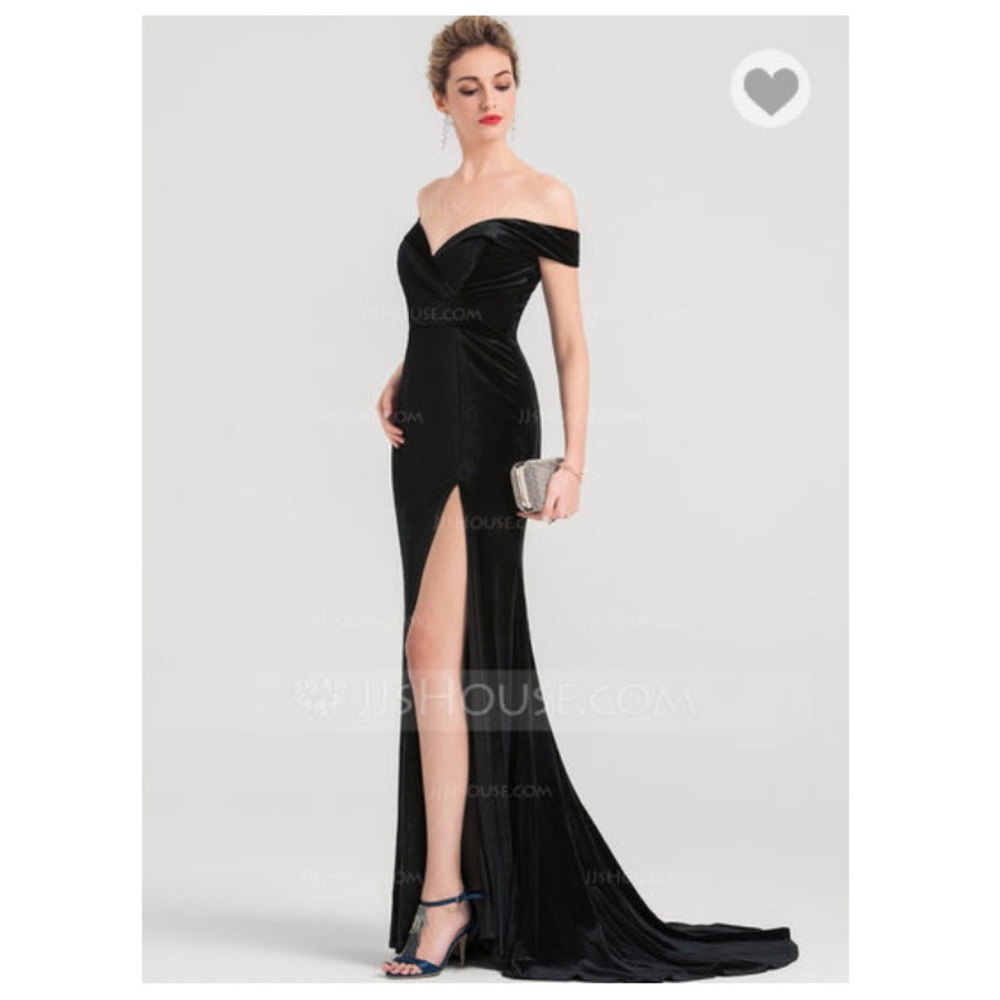 JJs House Trumpet/Mermaid Off-the-Shoulder Velvet
